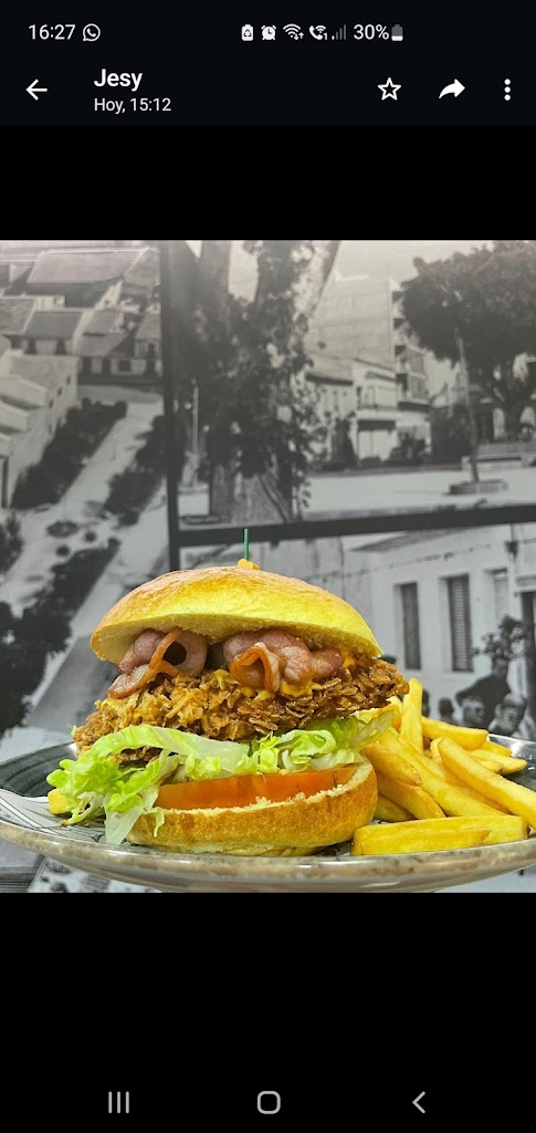 Cafeteria-Cerveceria Terratremo — Comida y bebida