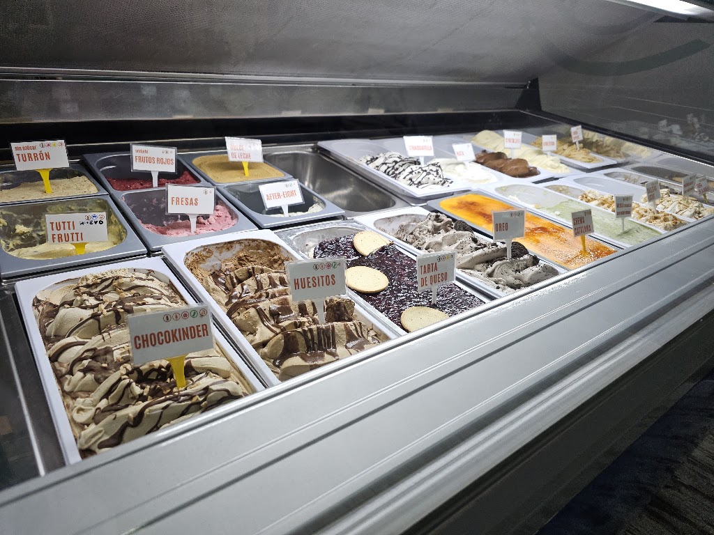 Heladeria M'Agrada Yogurteria Cafeteria Creperia Villajoyosa — Ambiente