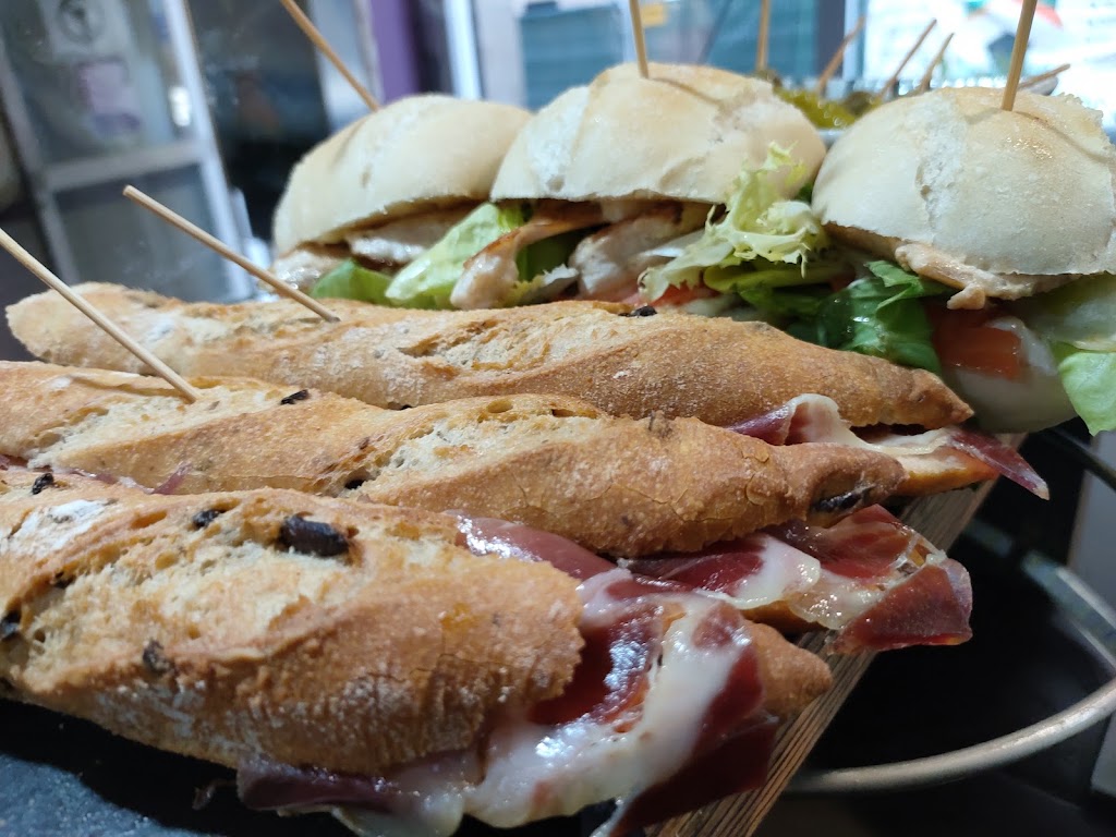 Cafe Bar Pernet Food&Darts — Del propietario