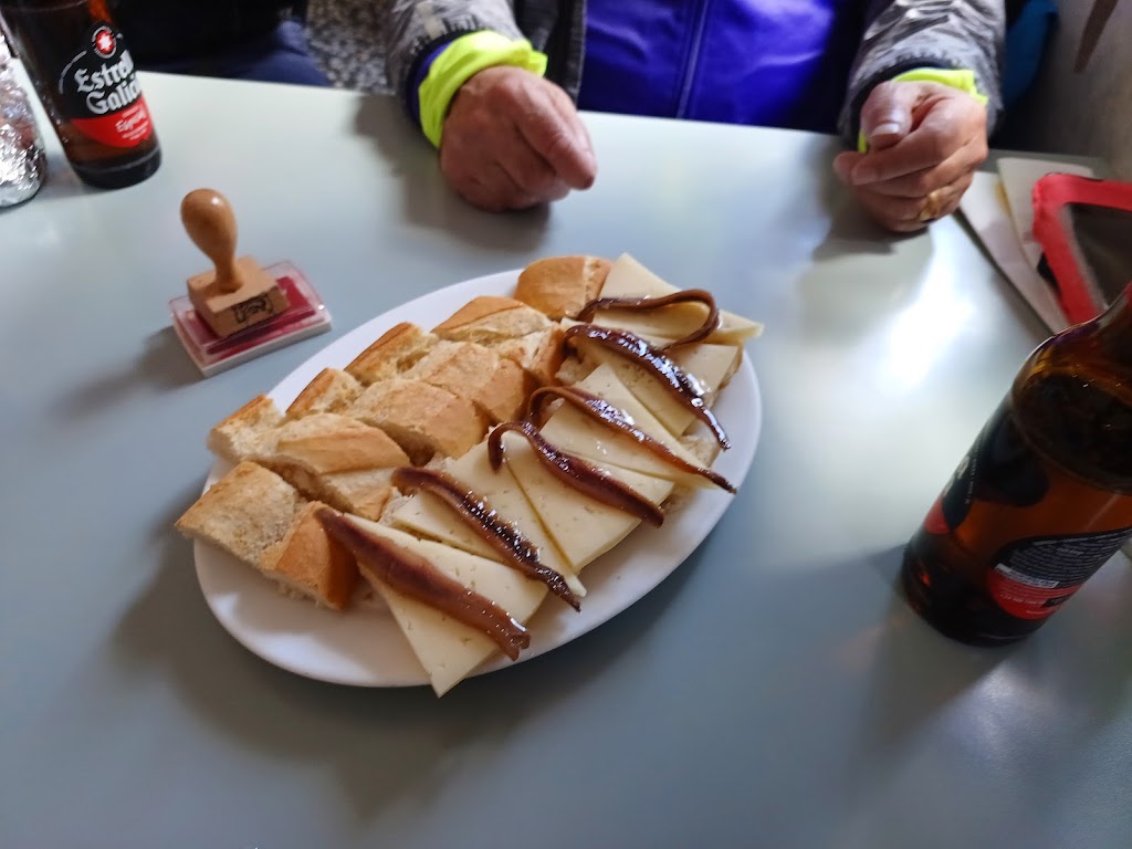 Bar Cafeteria Iris — Comida y bebida