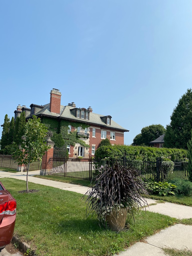 Castino Lakeview Mansion