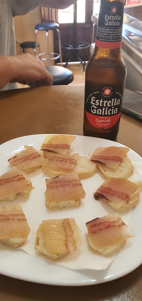 Cafe Bar Aladino — Comida y bebida