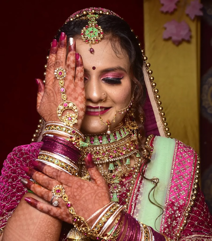 Black House Unisex Salon