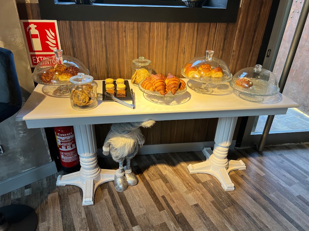 Company Cafe & Bar — Comida y bebida