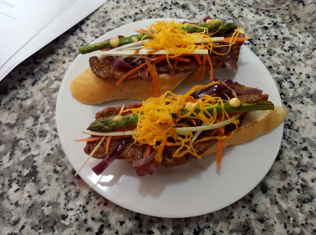 Bar Derbi — Comida y bebida