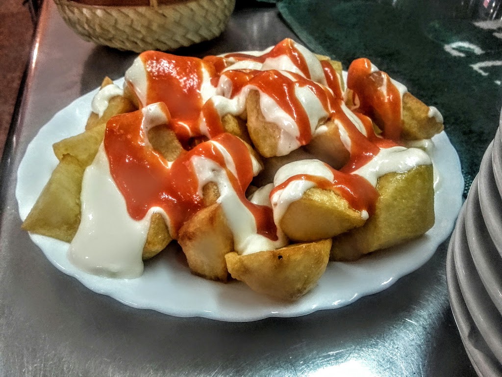 BAR DV. BROS. — Comida y bebida