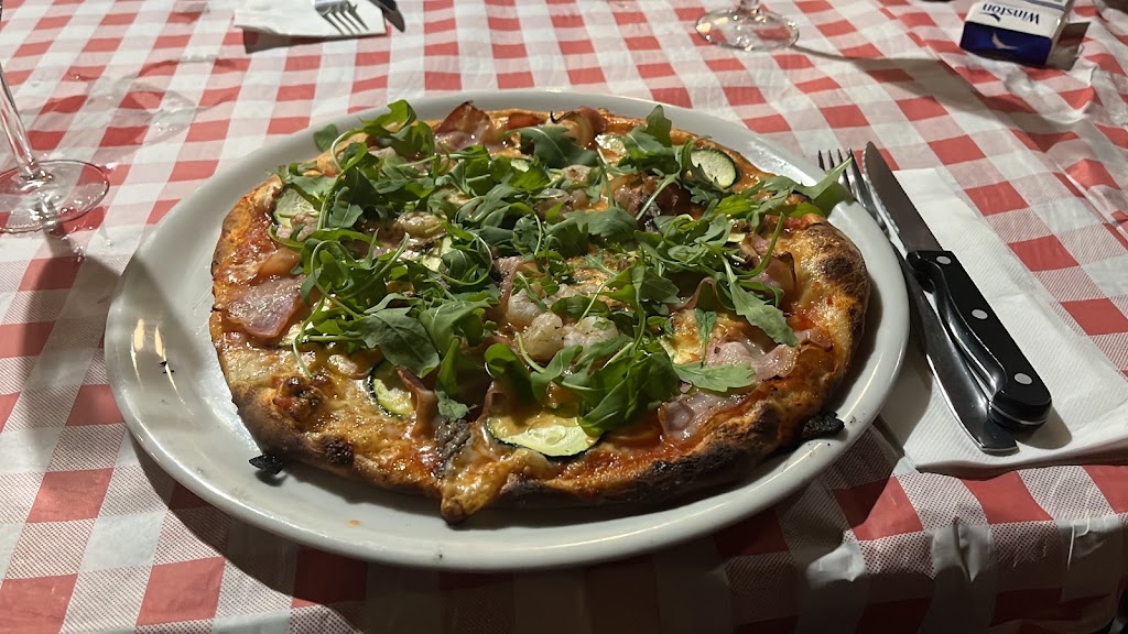 Pizzeria Tratoria Anabell — Comida y bebida