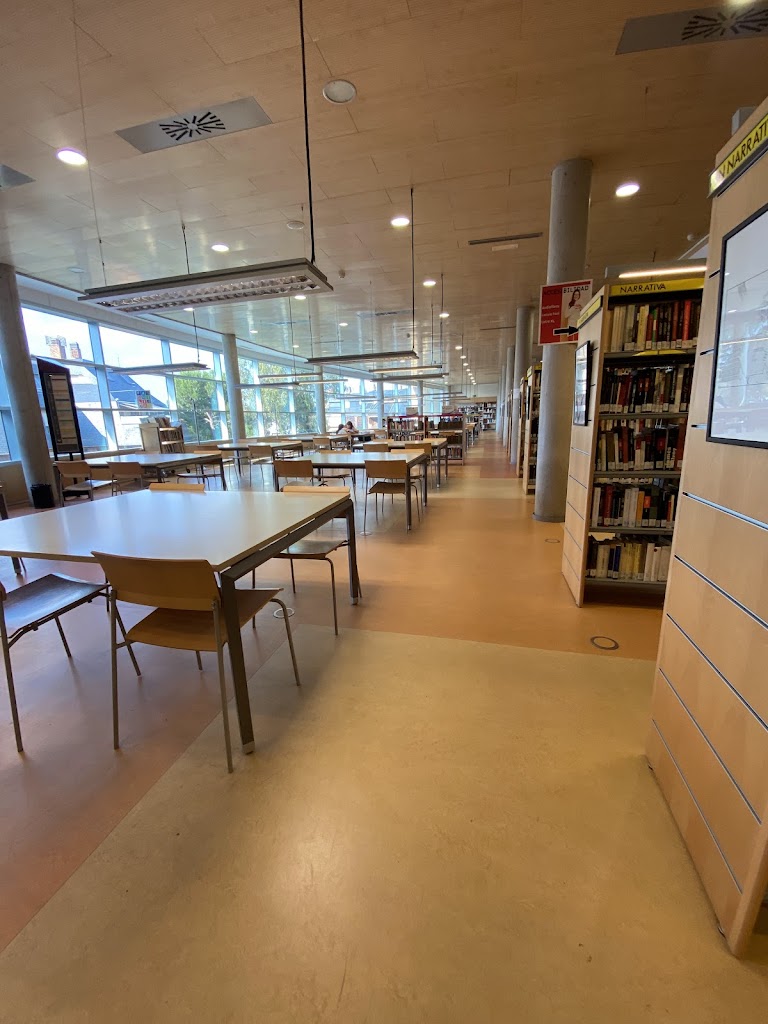 Biblioteca Publica Municipal "FRANCISCO UMBRAL" de Majadahonda.