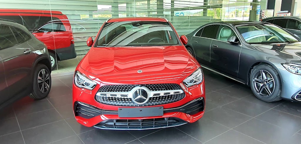 Concesionario Mercedes Benz y Smart QUADIS Autolica — Hatchback