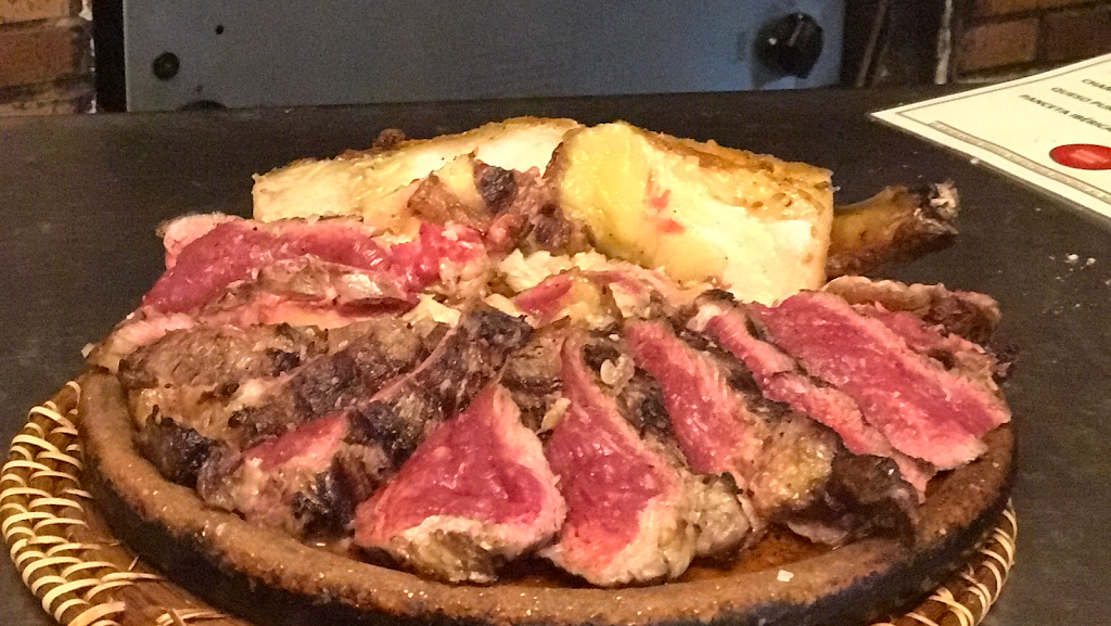 Parrilla Brasas — Comida y bebida