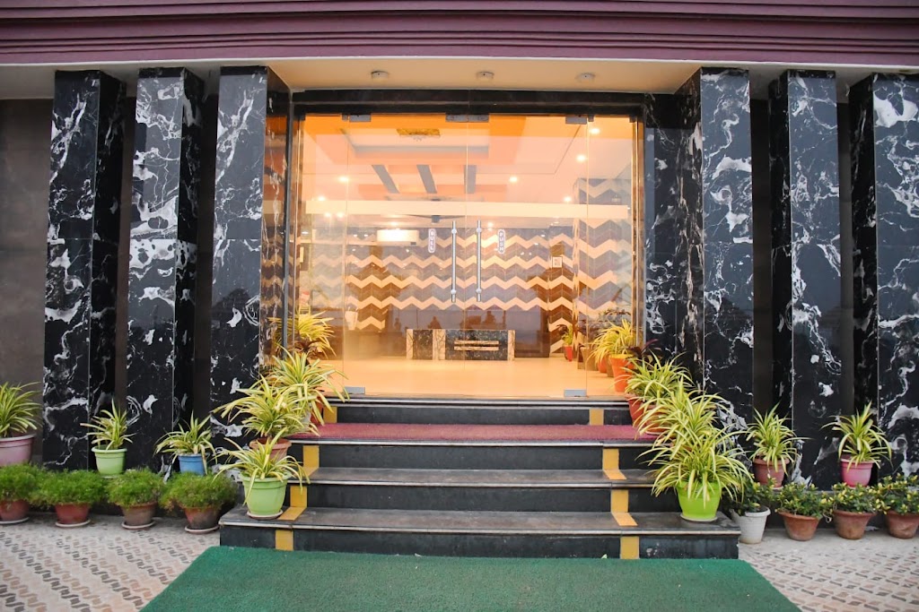 Hotel Tara Palace