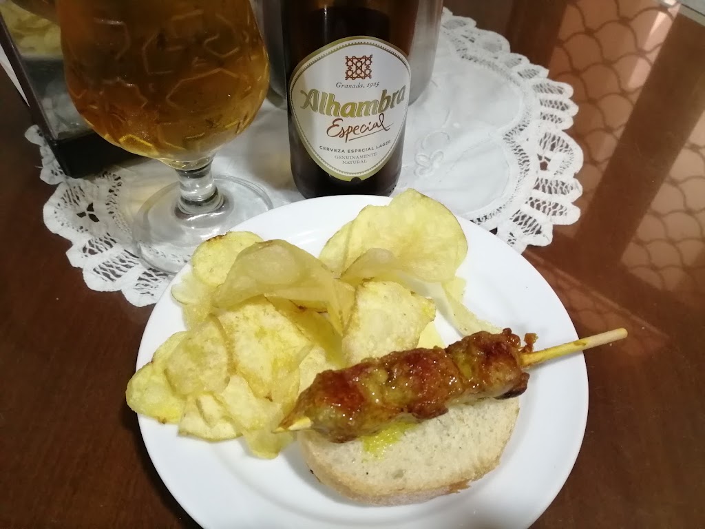 Cafe-Bar David — Comida y bebida