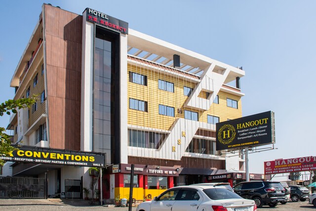 Townhouse 827 Hotel Hangouts