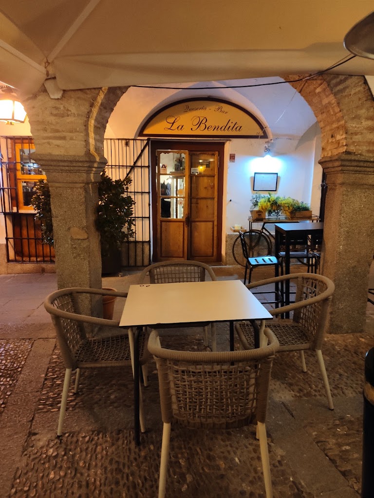 Queseria Bar La Bendita — Ambiente