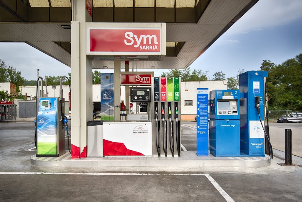 Gasolinera y Supermercado 24 horas Sym Sarria — Exterior
