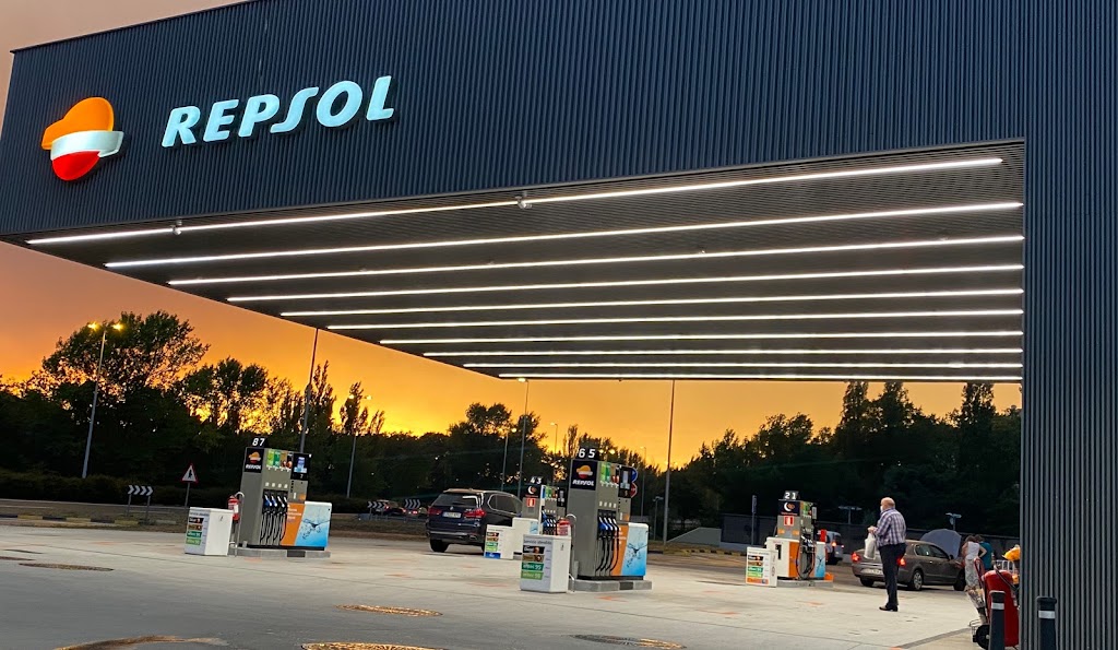 Repsol / ES Ecogaser / gasolinera La Milagrosa — Exterior