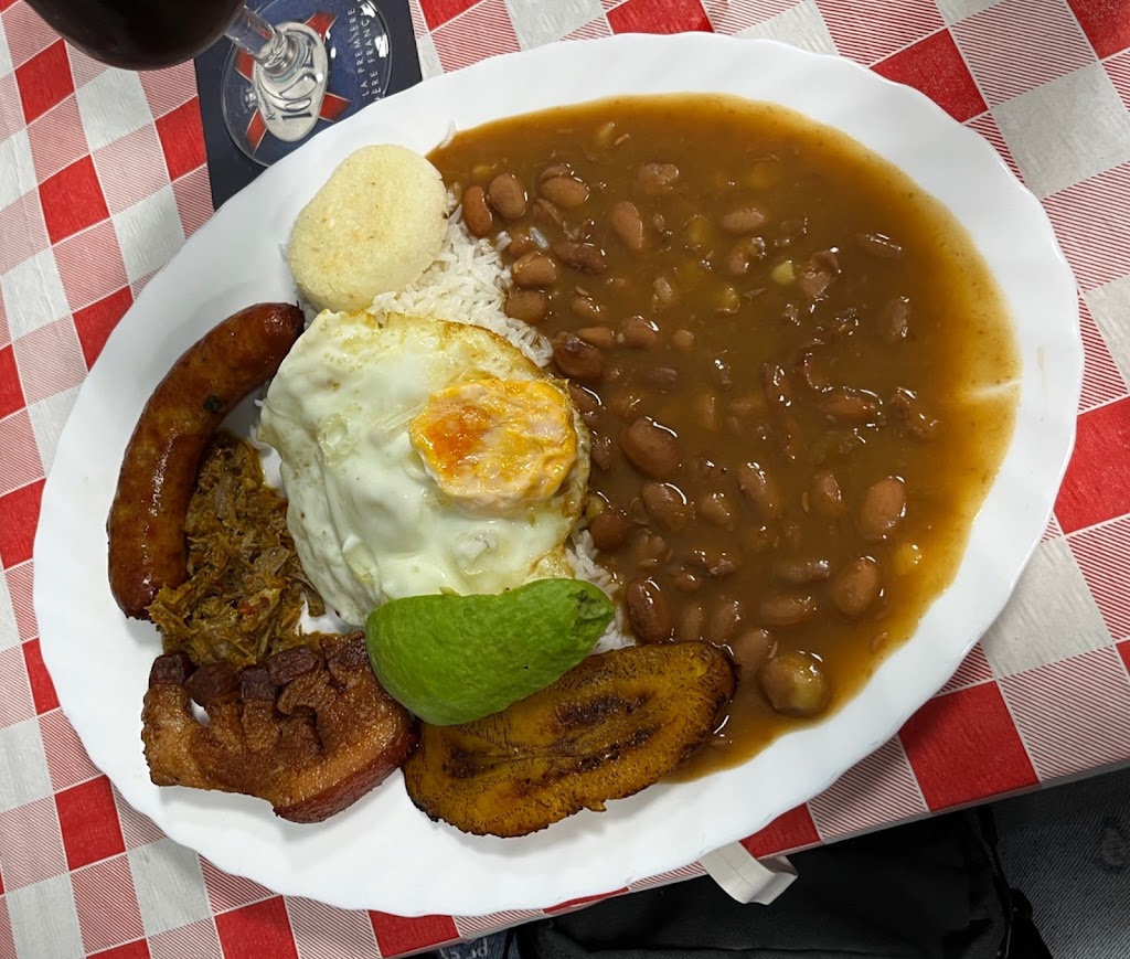 Restaurante Cana de Azucar — Comida y bebida