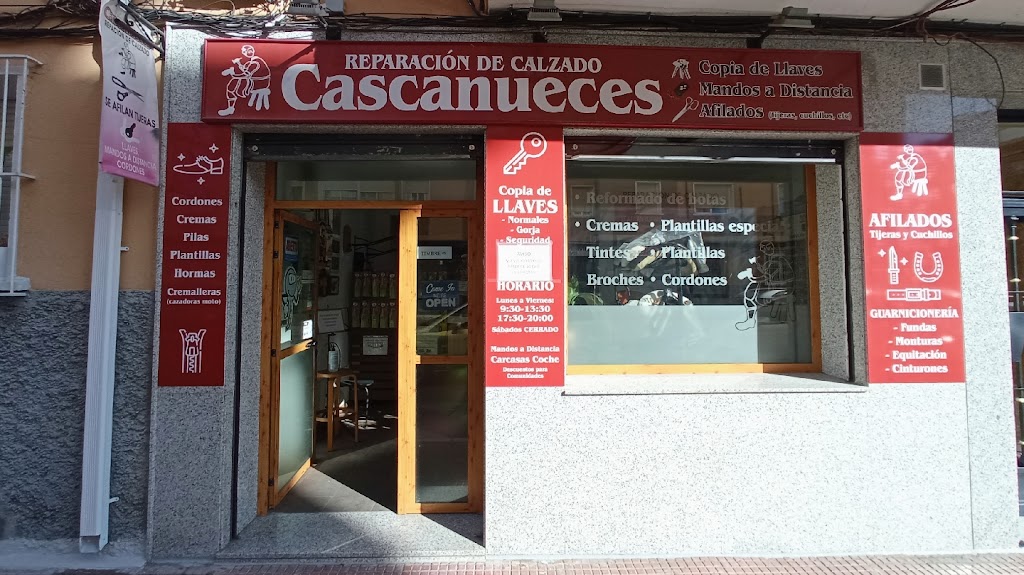 Cascanueces, Reparacion de calzado y guarnicioneria