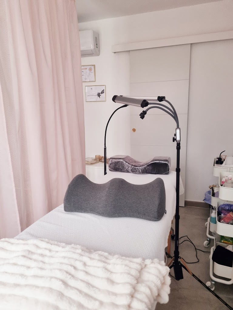 LASH STUDIO BY ROCIO — Interior