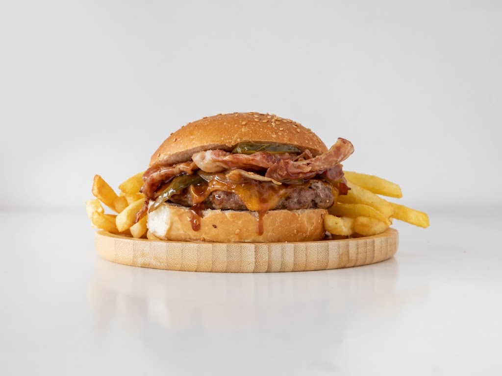 SOS Burgers — Comida y bebida