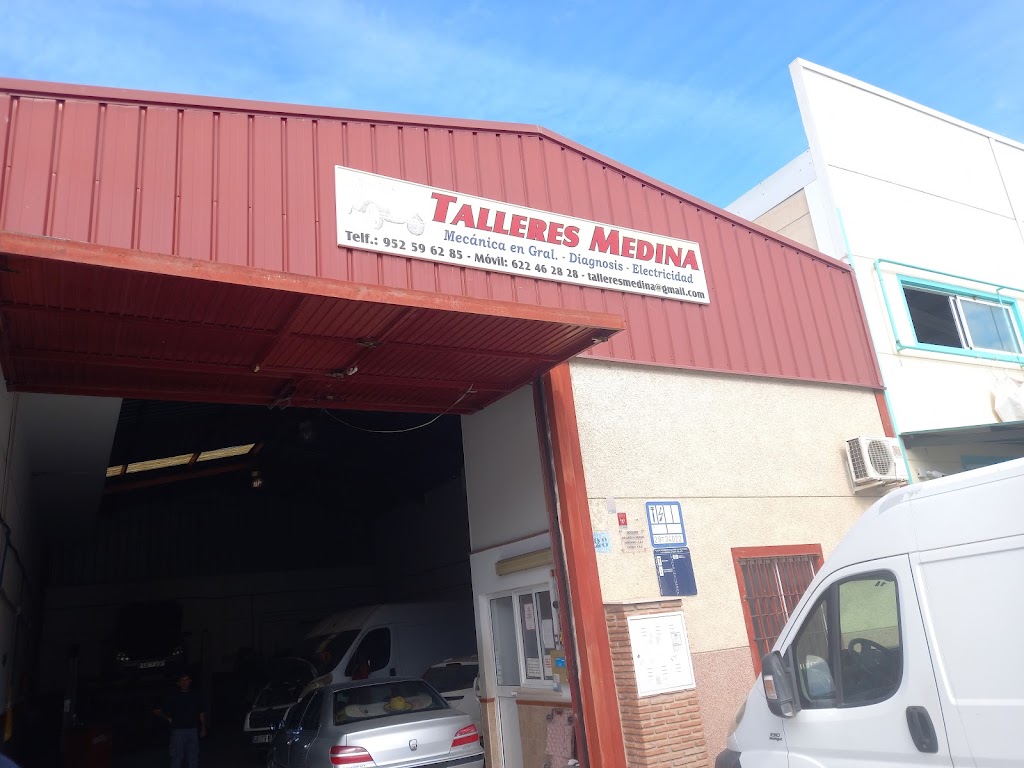 Talleres Medina — Exterior