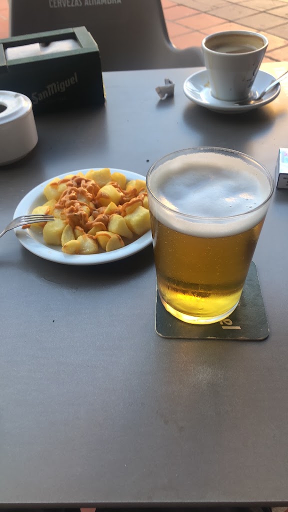 GRAN CAFE QUINTOPINO — Comida y bebida