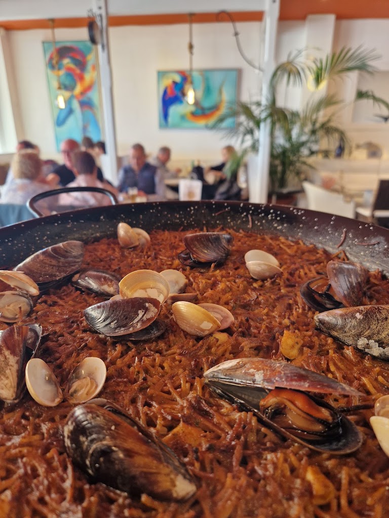 Restaurante bar El Salmonete — Paella