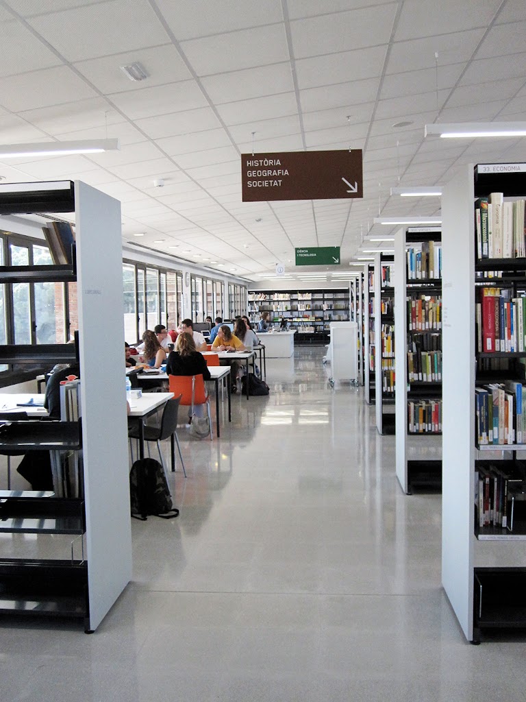 Biblioteca de Premia de Mar--Marti Rossello i Lloveras — Del propietario