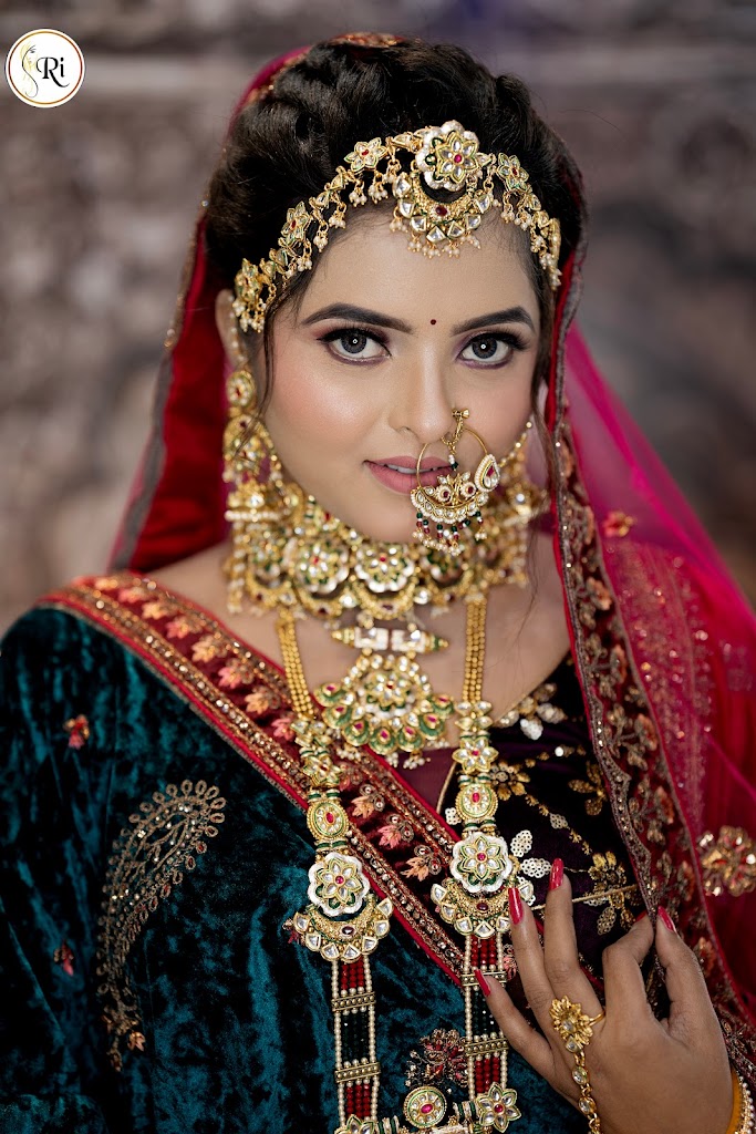 Sri Makeup And Beauty Academy Bridal Makeup Artist Best Freelance Professional Nail Extensions Parul Garg Course In Gwalior