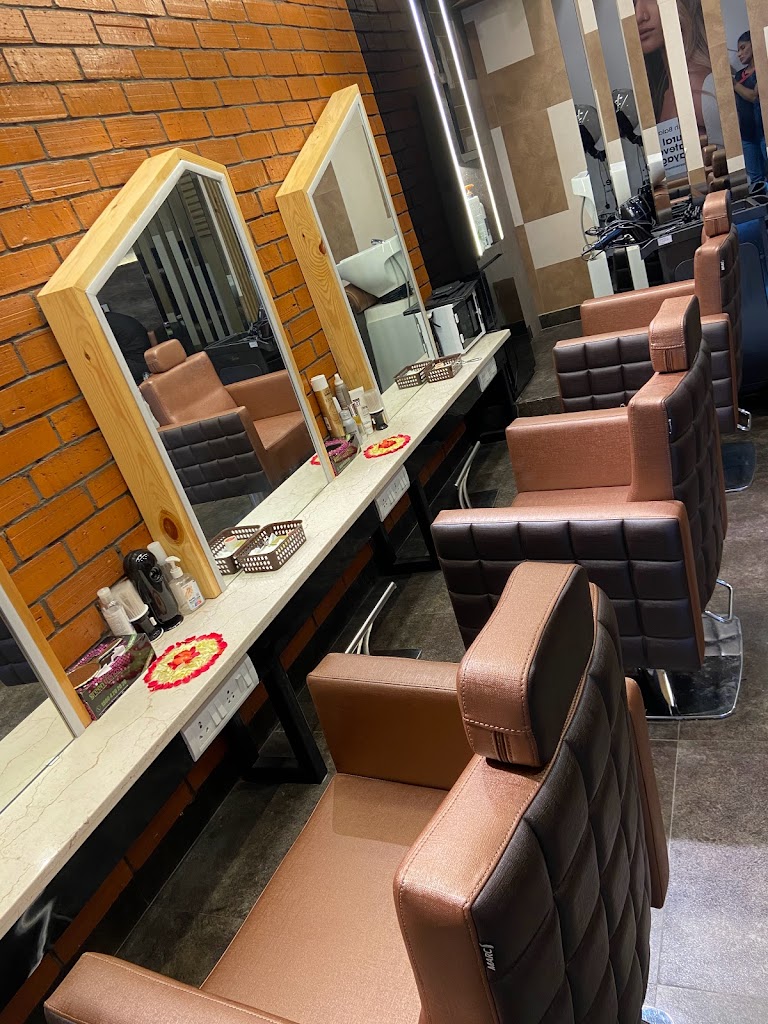 Green Trends Unisex Hair Style Salon Beauty Parlour Hair Salon Bridal Makeup In Ameenpur Hyderabad