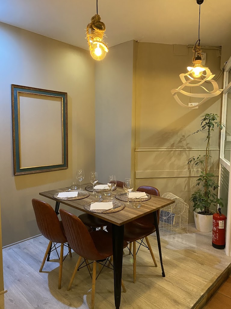 DiFferent Restaurant by Miquel Pello