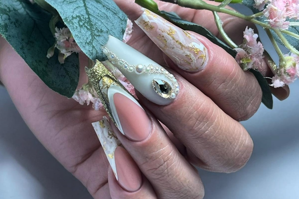 Centro De Unas Yazmin Reyes — Manicura