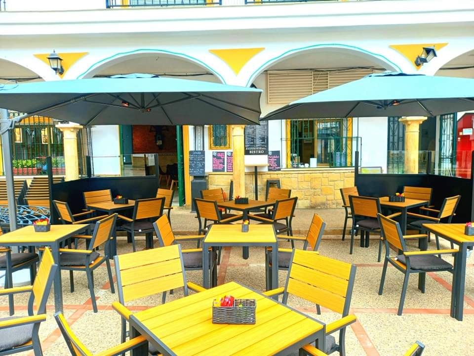 Restaurante Bad Ass Bistro — Ambiente