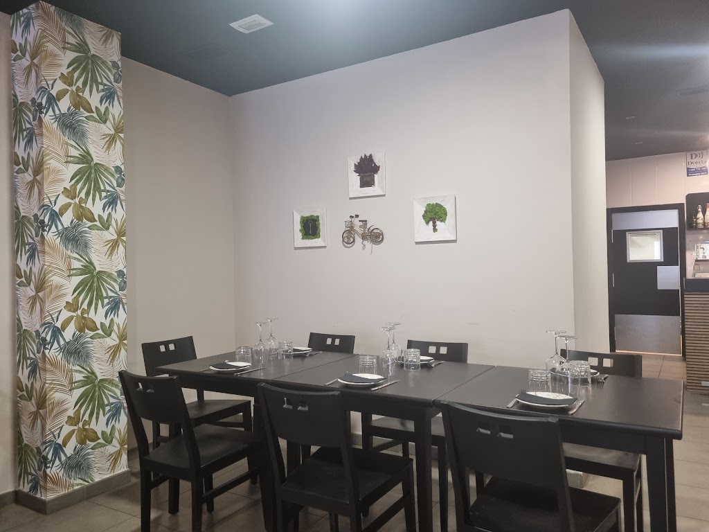The Mikalet Restaurante — Ambiente