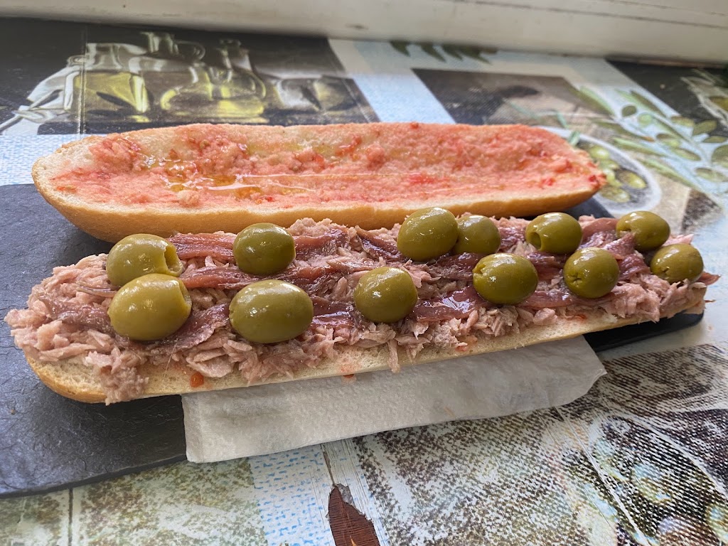 Bar Piscina Fornas — Comida y bebida