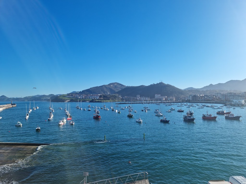 Pabellon de Actividades Nauticas Ana Gonzalez Balmaseda