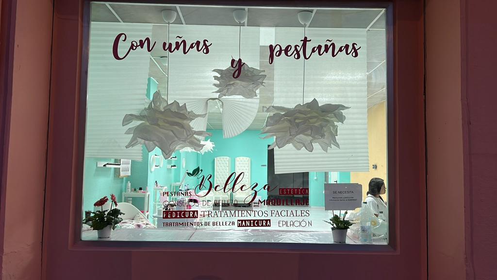 Con Unas y Pestanas Beltran y Nouche