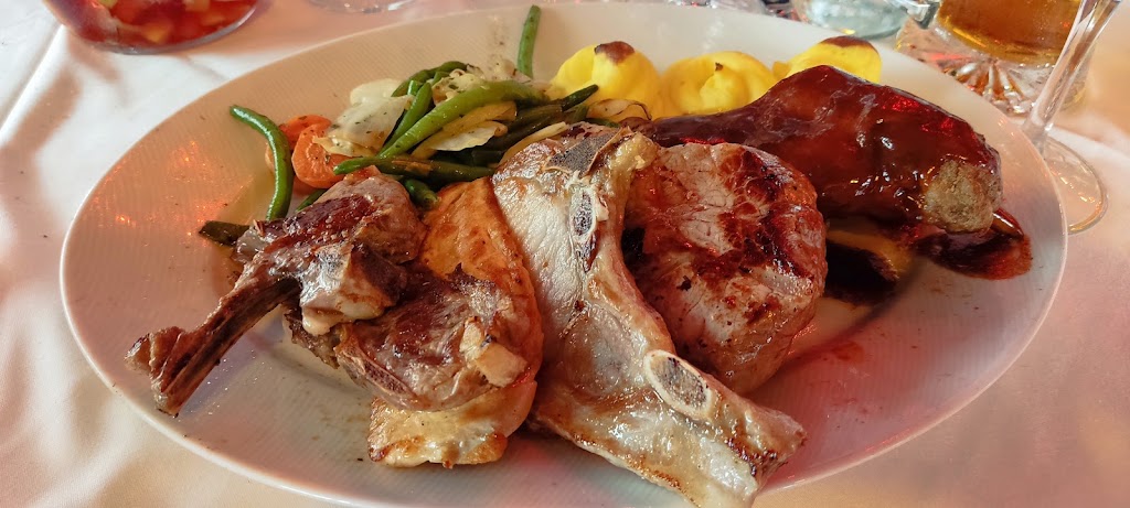 Universo Grill — Comida y bebida