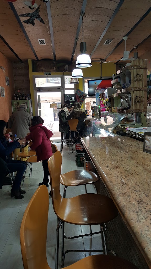 Cafeteria Pastisseria Verge de la Salut — Ambiente
