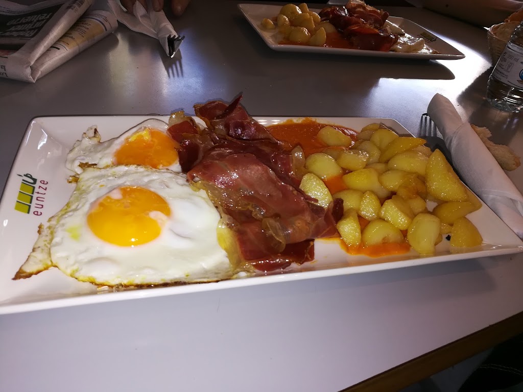 BAR EUNTZE TXANTREA — Comida y bebida