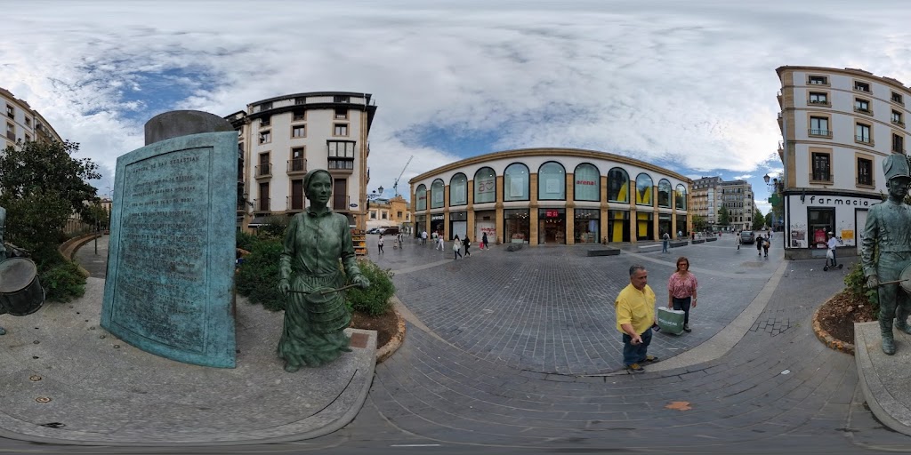 Urketariaren eskultura Monumento a la aguadora