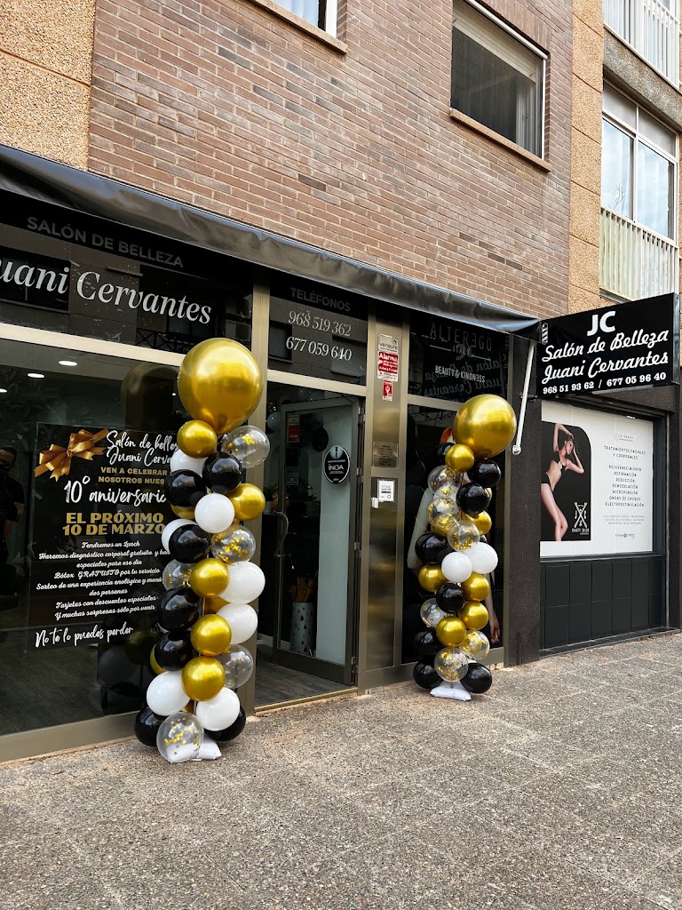 Juani Cervantes — Exterior