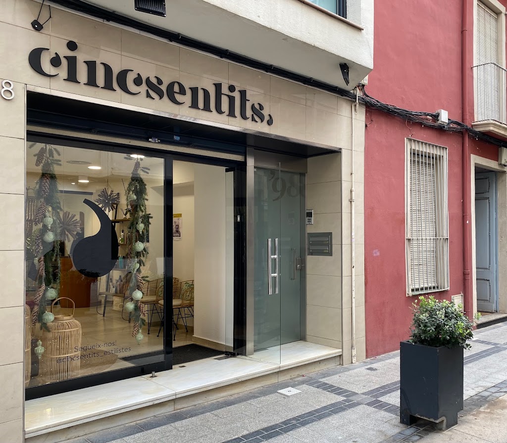 Cinc Sentits Estilistes — Exterior