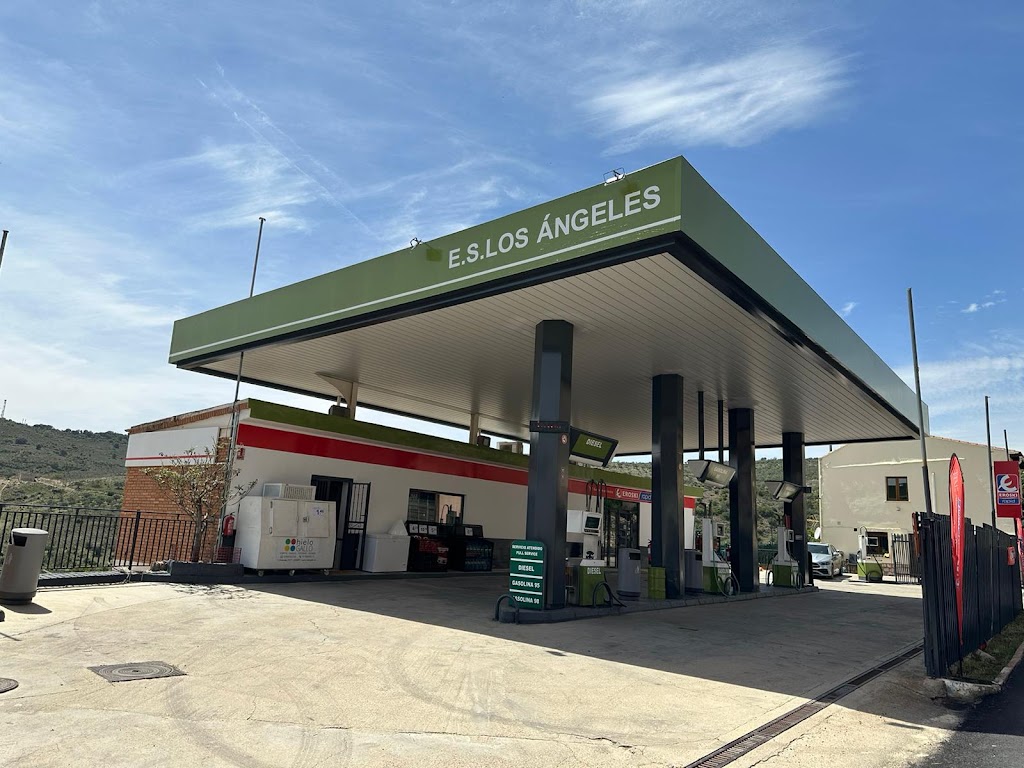 Gasolinera Pastrana — Exterior