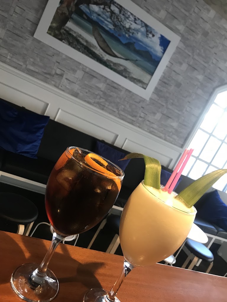 Bar New Hamilton — Comida y bebida