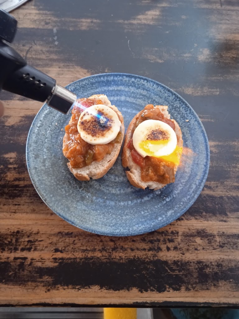 Cerveceria Antojos — Comida y bebida