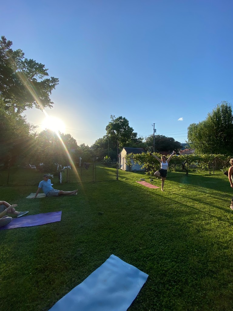  Garden Yoga