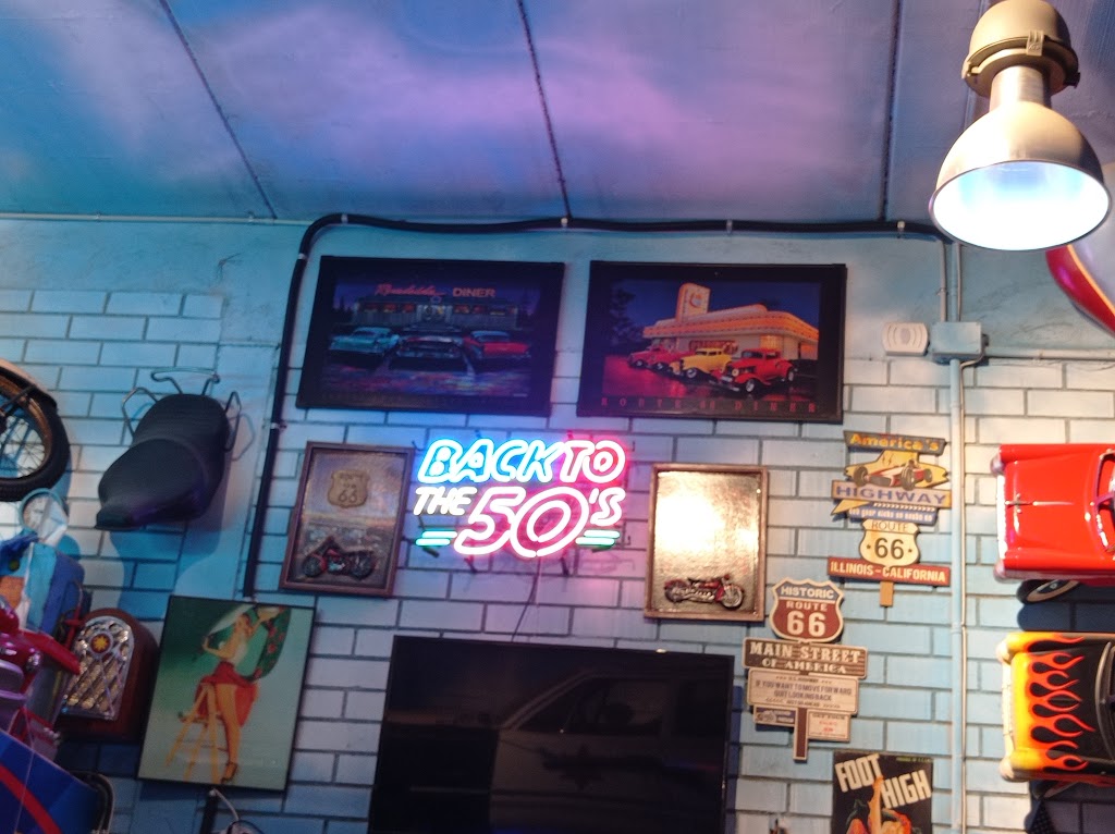 Garage 1950's Diner