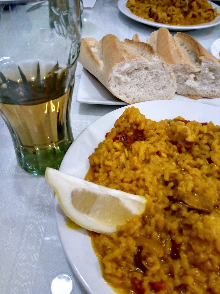 Bar Sanabria — Comida y bebida
