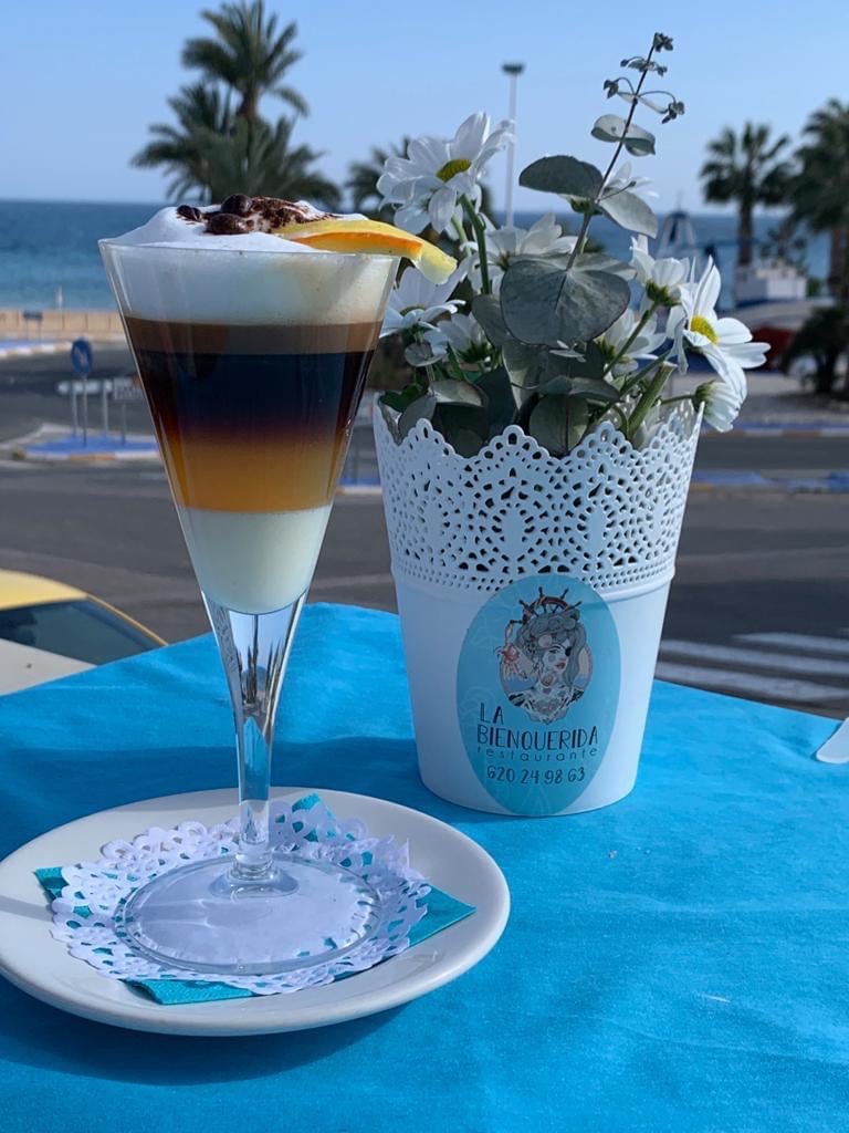 La Bien Querida Beach Club Restaurante — Comida y bebida